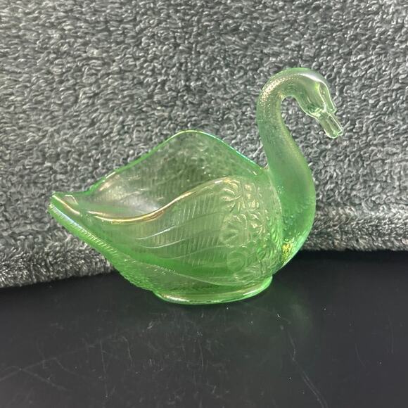 Vintage 1930s Fenton Green Uranium Glass Swan Candy Dish - Picture 15 of 16